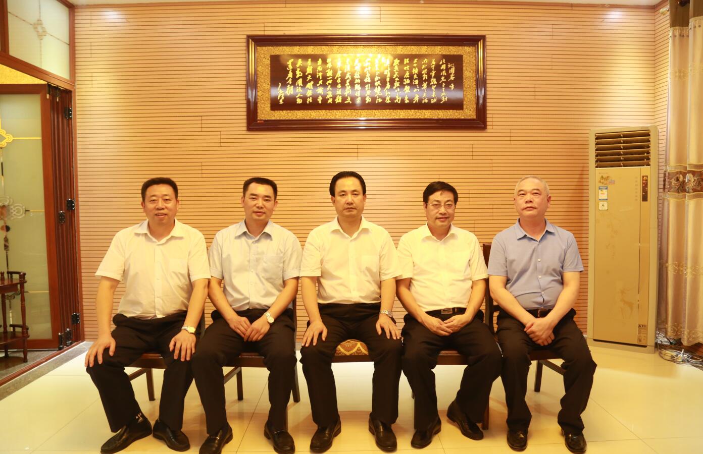 2016年9月，时任市委常务副市长杨亲鹏等领导莅临宝威（中国）指导.JPG